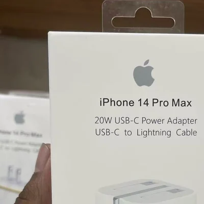 iPhone 14 Pro Max 20W USB-C Power Adapter and Lightning Cable Set